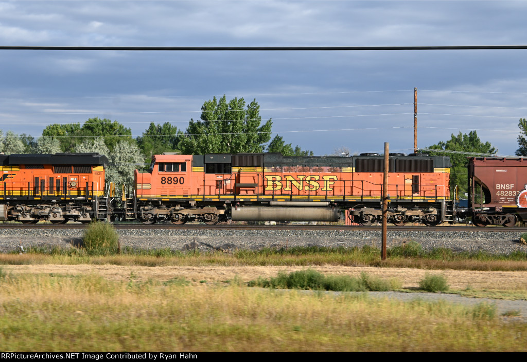 BNSF 8890